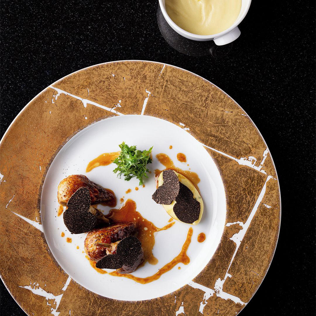 L'Atelier Saint-Germain - LA CAILLE⁣farcie de foie gras et caramélisée avec une pomme purée truffée
